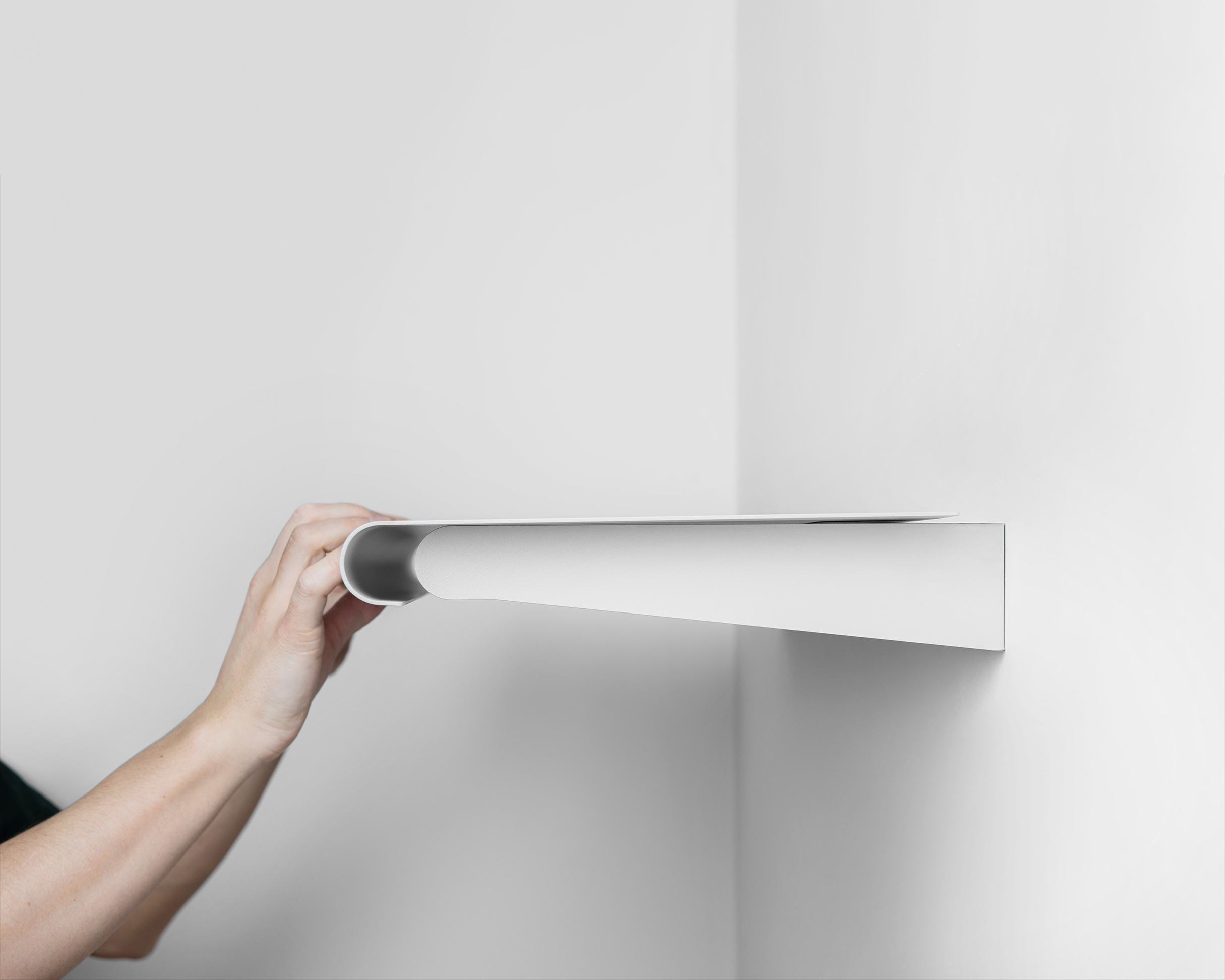 Nástěnná police Eris