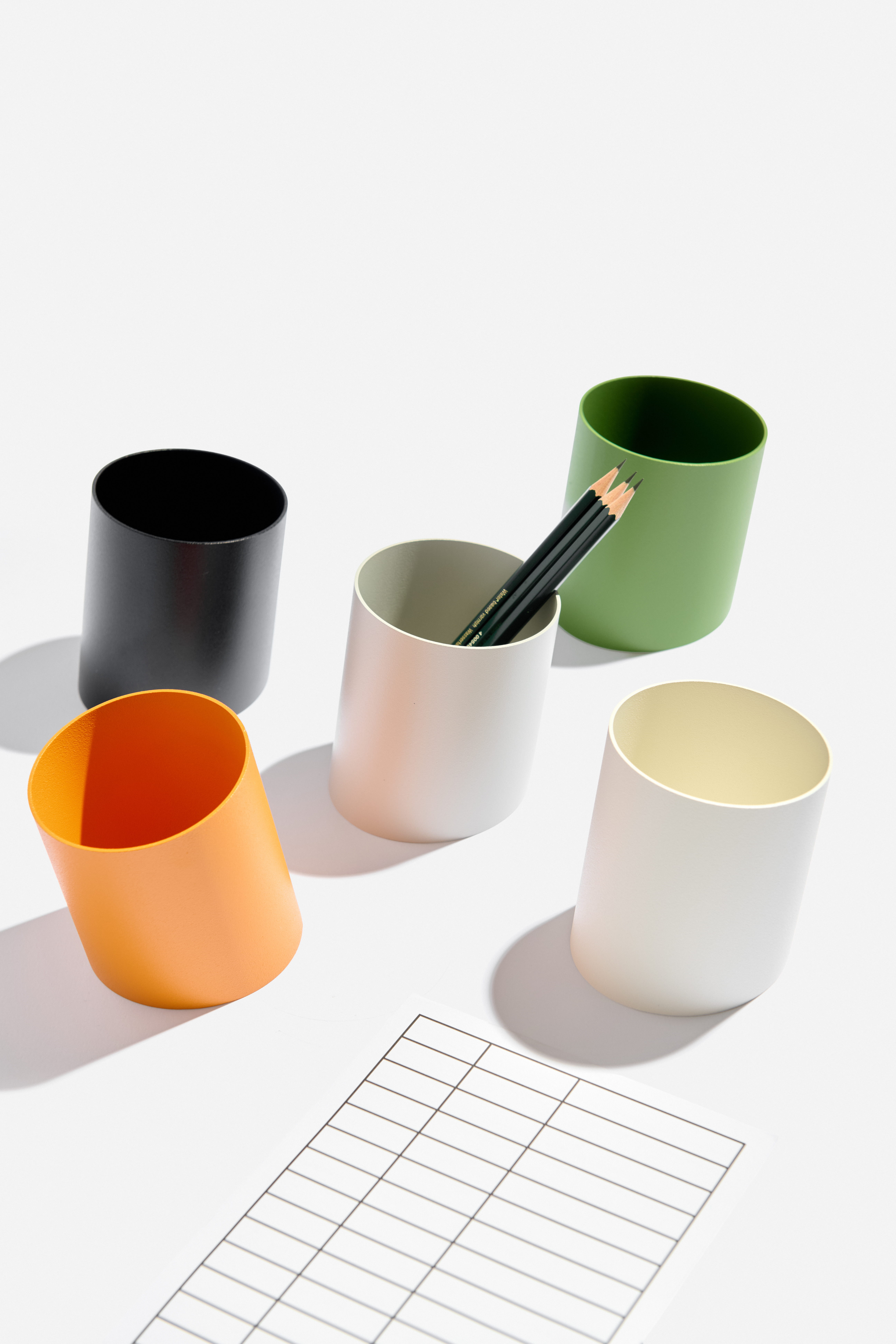 Saturn 04 Stojan na tužky