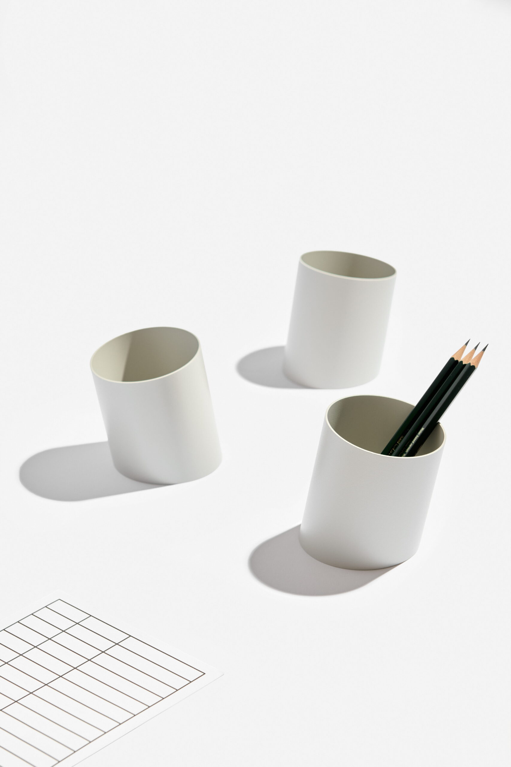 Saturn 04 Stojan na tužky